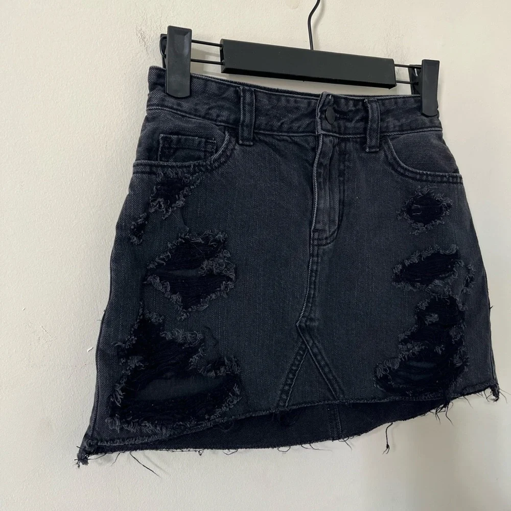 Hollister Black Faded Wash Distressed High-Rise Skirt Size 00 - Picture 3 of 9